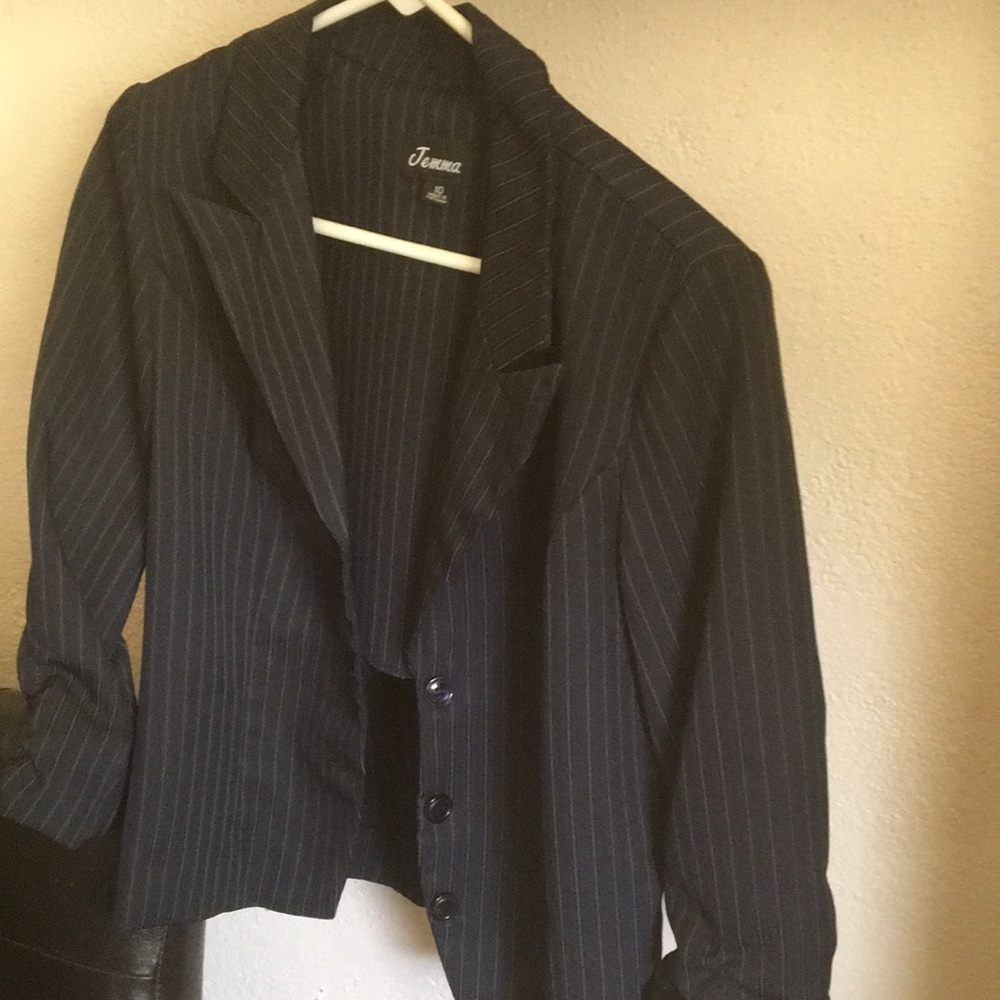 Skirt suit